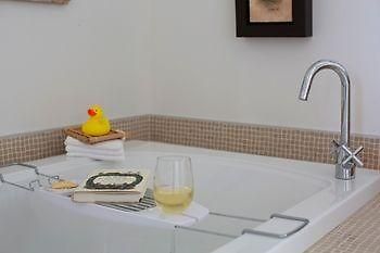 Away In The County Bed And Breakfast Cherry Valley 外观 照片